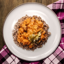 WIEPRZOWINA À LA STROGANOV Z PĘCZAKIEM 400g